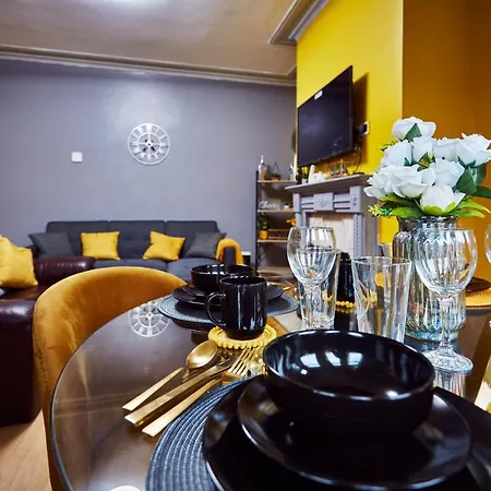 Away From Entire 2 Bedroom House Гостевой дом Лидс