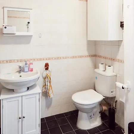 Away From Entire 2 Bedroom House 3*