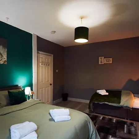 Away From Entire 2 Bedroom House Лидс