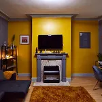 Away From Entire 2 Bedroom House Guest house