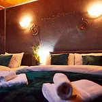Away From Entire 2 Bedroom House Leeds (West Yorkshire)