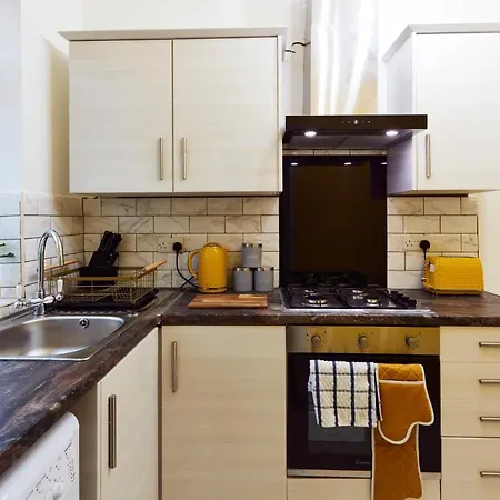 Away From Entire 2 Bedroom House Гостьовий будинок