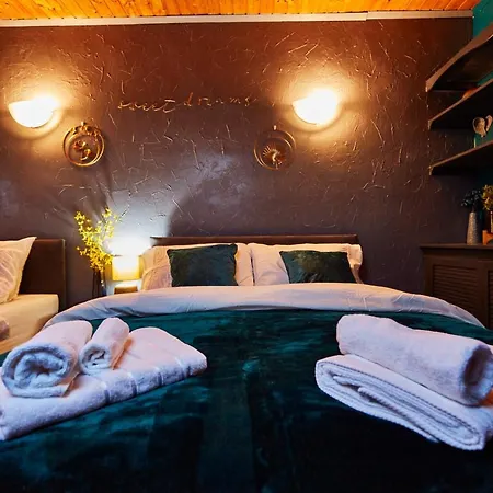 Away From Entire 2 Bedroom House Гостьовий будинок 3*