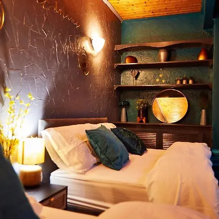 Away From Entire 2 Bedroom House 3*