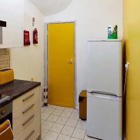 Away From Entire 2 Bedroom House Гостьовий будинок 3*