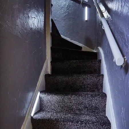 Away From Entire 2 Bedroom House Гостьовий будинок