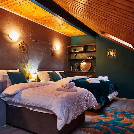 Away From Entire 2 Bedroom House 3* Лідс