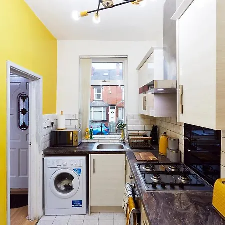 Away From Entire 2 Bedroom House 3* Лідс