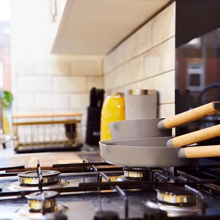 Away From Entire 2 Bedroom House 3*