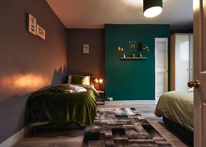 Away From Entire 2 Bedroom House Гостьовий будинок