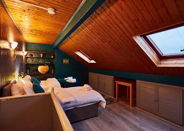 Away From Entire 2 Bedroom House Гостевой дом Лидс