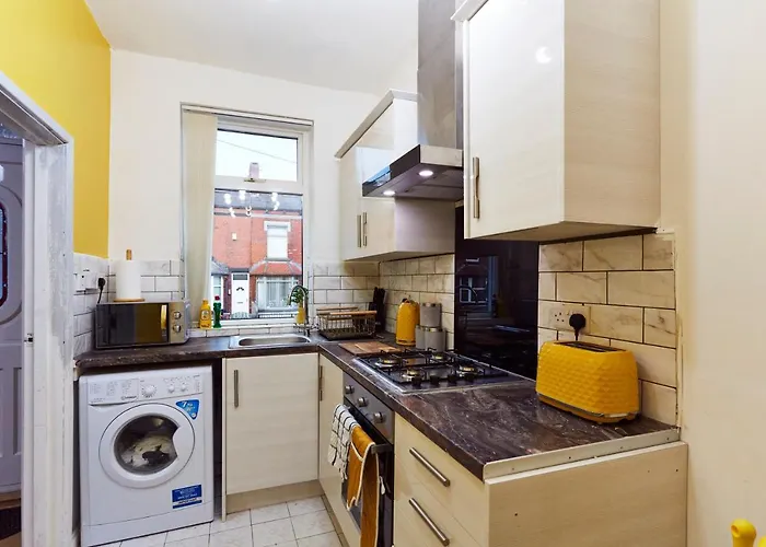 Гостьовий будинок Away From Entire 2 Bedroom House