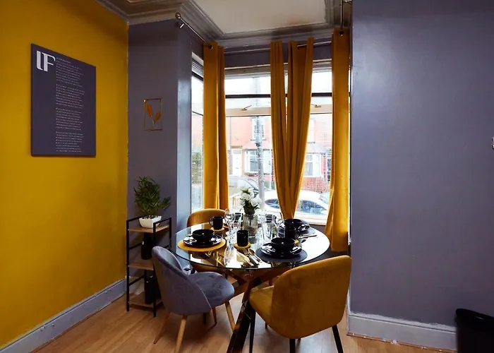 Away From Entire 2 Bedroom House 3*