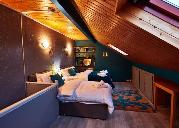 Away From Entire 2 Bedroom House 3* Лидс