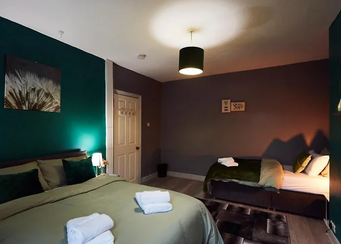 Away From Entire 2 Bedroom House Лидс