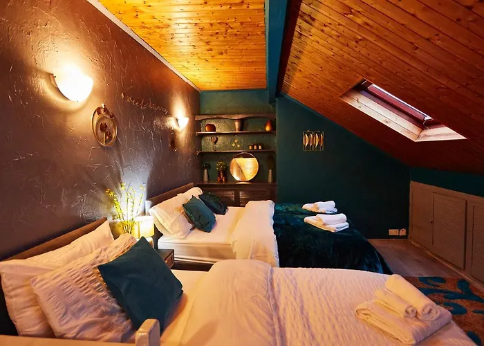 Away From Entire 2 Bedroom House Гостьовий будинок Лідс