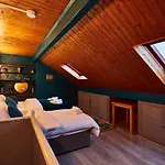 Away From Entire 2 Bedroom House Πανσιόν Λιντς