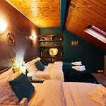 Away From Entire 2 Bedroom House Πανσιόν Λιντς