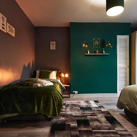 Away From Entire 2 Bedroom House بيت ضيافة