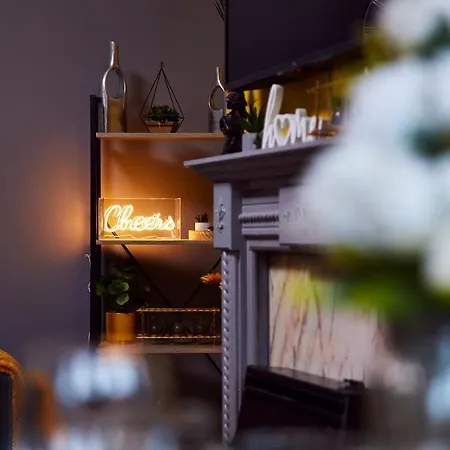 Gasthuis Away From Entire 2 Bedroom House *