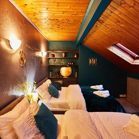 Away From Entire 2 Bedroom House 3*