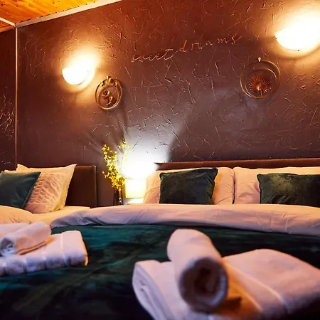 Away From Entire 2 Bedroom House 리즈