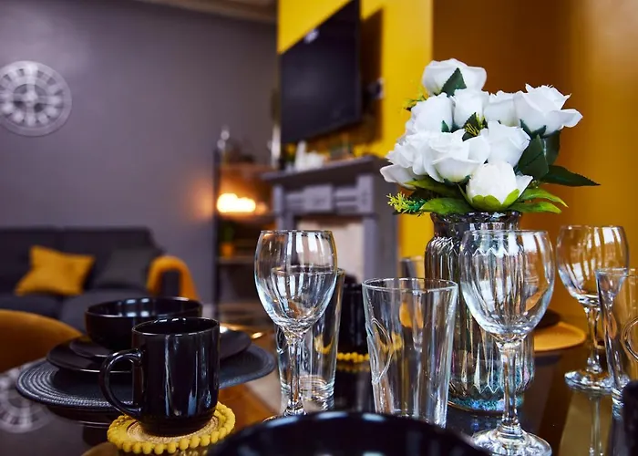 Away From Entire 2 Bedroom House 3*