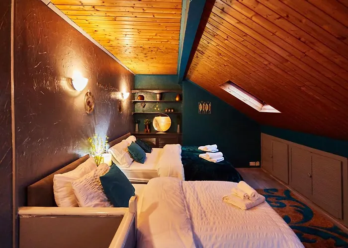 Away From Entire 2 Bedroom House Maison d'hôtes