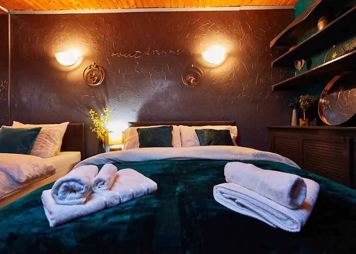 Away From Entire 2 Bedroom House Maison d'hôtes 3*