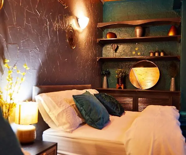 Away From Entire 2 Bedroom House 3*