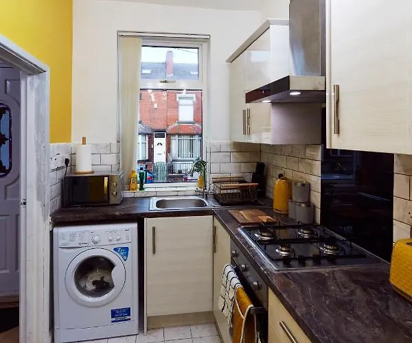 Away From Entire 2 Bedroom House 3*