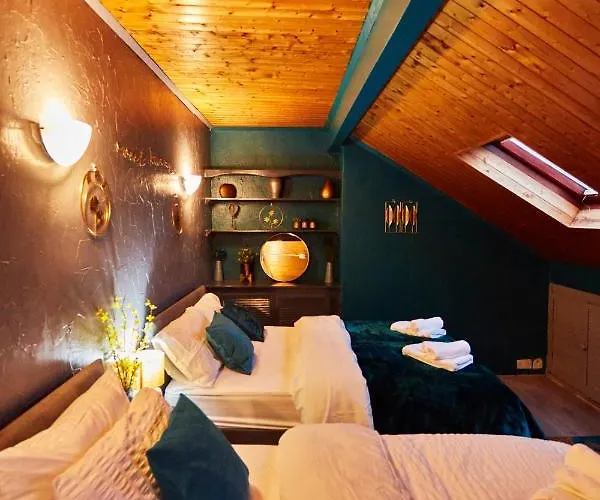 Away From Entire 2 Bedroom House 3*