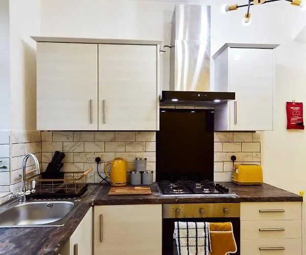 Away From Entire 2 Bedroom House Maison d'hôtes Leeds (West Yorkshire)